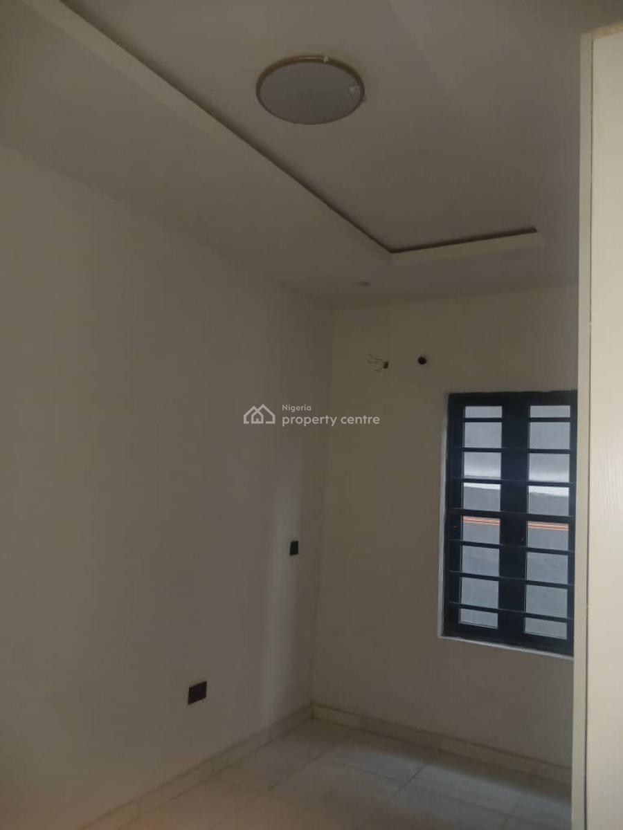 Luxurious 3 Bedrooms Flat, Gra Phase 2, Magodo, Lagos, Flat / Apartment for Sale