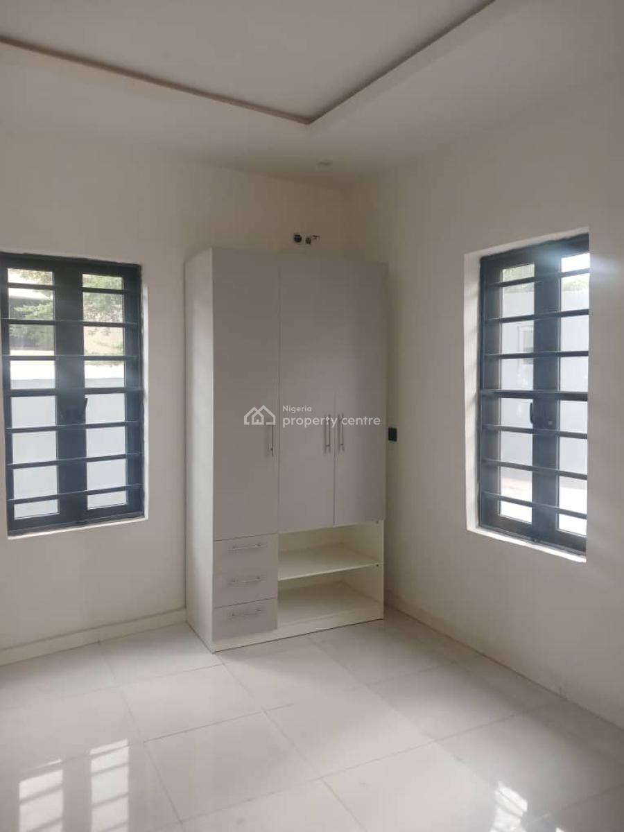 Luxurious 3 Bedrooms Flat, Gra Phase 2, Magodo, Lagos, Flat / Apartment for Sale