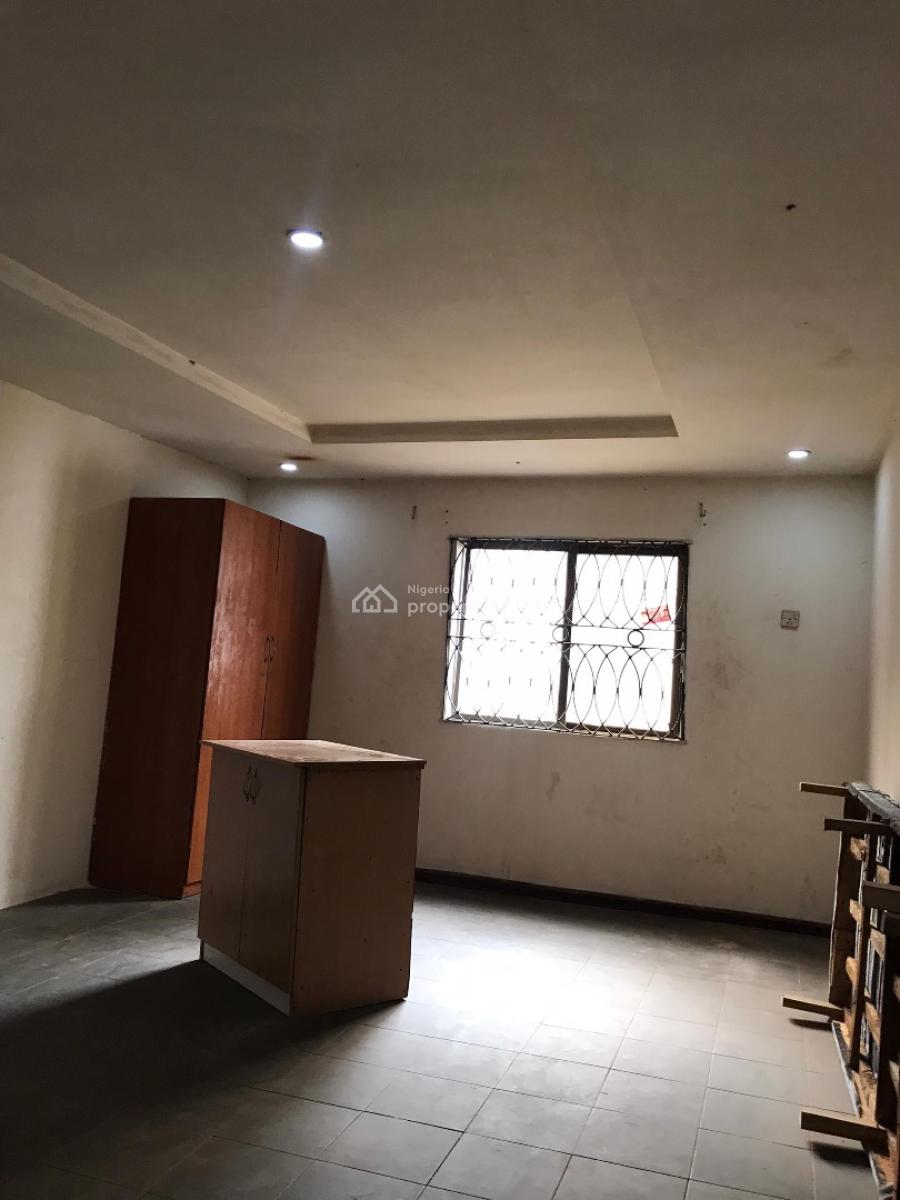Massive 1 Bedroom Mini Flat Upstairs, Lekki Phase 1 Lekki Lagos, Lekki Phase 1, Lekki, Lagos, Mini Flat (room and Parlour) for Rent