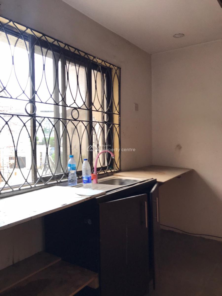Massive 1 Bedroom Mini Flat Upstairs, Lekki Phase 1 Lekki Lagos, Lekki Phase 1, Lekki, Lagos, Mini Flat (room and Parlour) for Rent