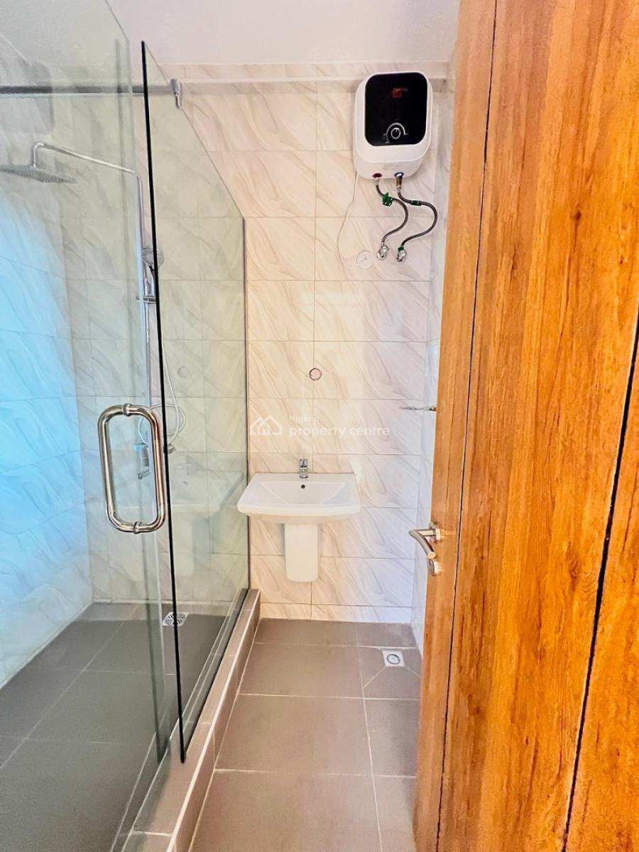 2 Bedroom Apartment with Elevator, Lekki Phase 1, Lekki, Lagos, Flat / Apartment for Rent