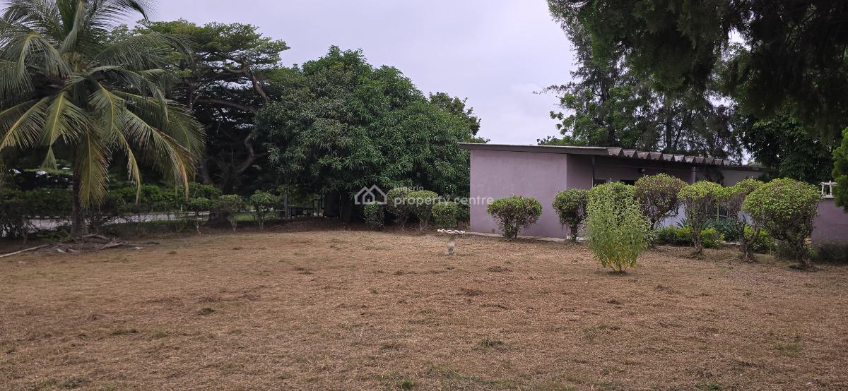 4 Bedroom Detached Bungalow with a Garden, Updc Estate, Lekki Phase 1, Lekki, Lagos, Detached Bungalow for Rent