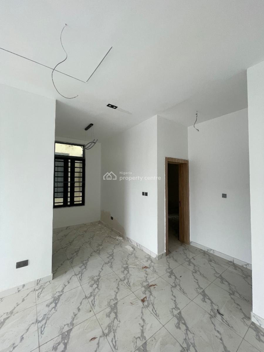 2 Bedroom Apartment with Swimming Pool & Gym, 2nd Toll Gate, Opposite Chevron, Lekki Phase 2, Lekki, Lagos, Flat / Apartment for Sale