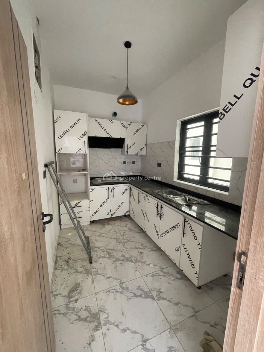 2 Bedroom Apartment with Swimming Pool & Gym, 2nd Toll Gate, Opposite Chevron, Lekki Phase 2, Lekki, Lagos, Flat / Apartment for Sale