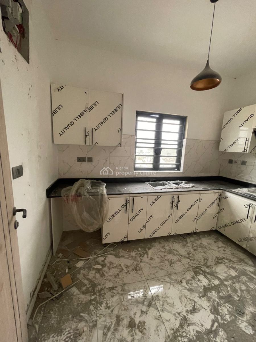 2 Bedroom Apartment with Swimming Pool & Gym, 2nd Toll Gate, Opposite Chevron, Lekki Phase 2, Lekki, Lagos, Flat / Apartment for Sale