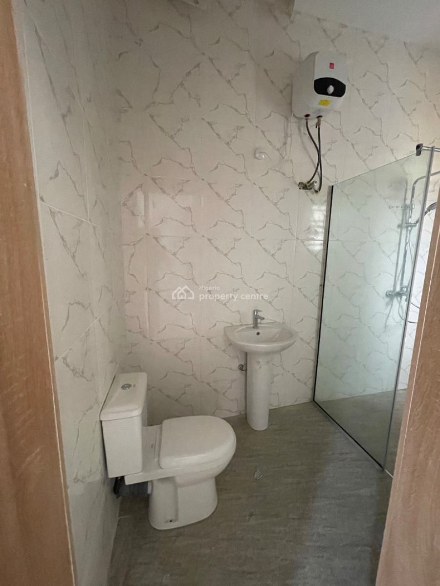 2 Bedroom Apartment with Swimming Pool & Gym, 2nd Toll Gate, Opposite Chevron, Lekki Phase 2, Lekki, Lagos, Flat / Apartment for Sale