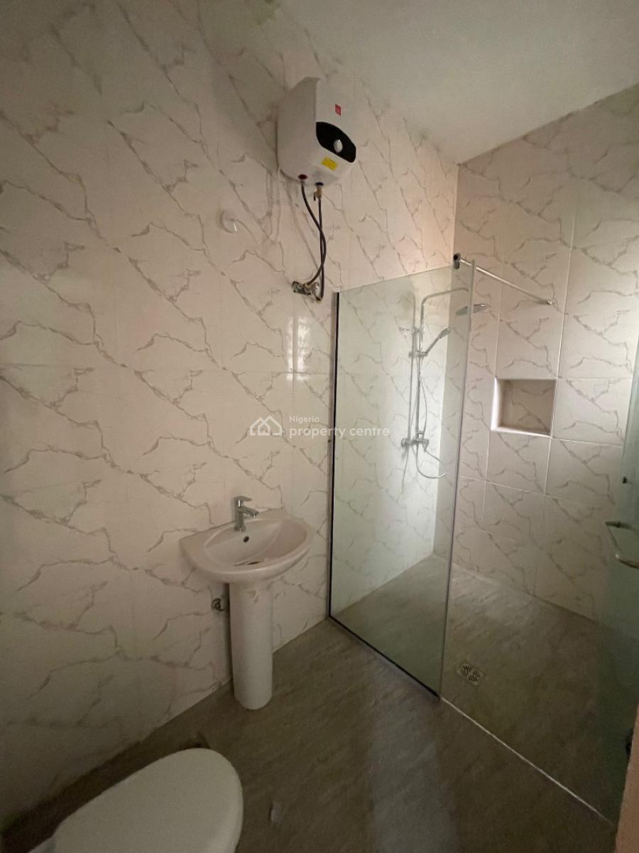 2 Bedroom Apartment with Swimming Pool & Gym, 2nd Toll Gate, Opposite Chevron, Lekki Phase 2, Lekki, Lagos, Flat / Apartment for Sale