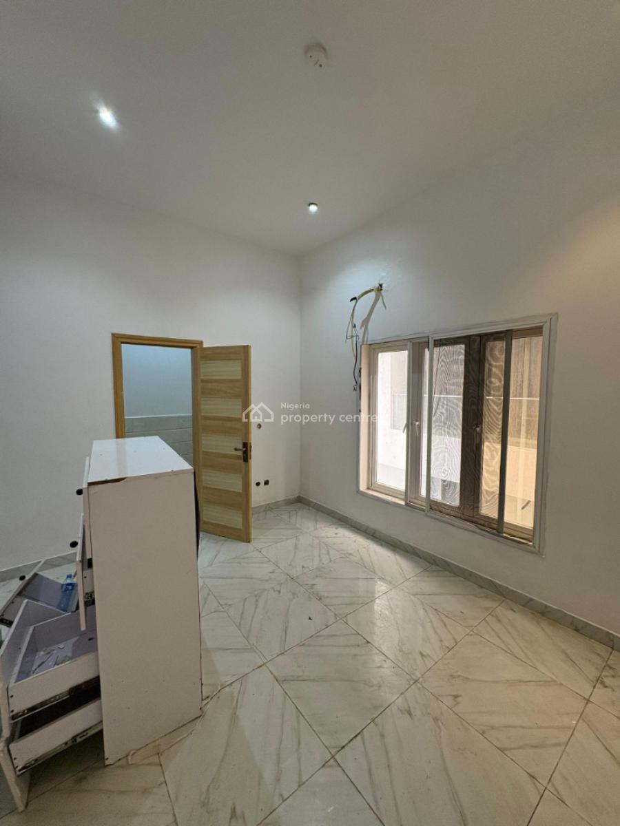 Cozy 1-bedroom Apartment with Balcony & More!, Lekki Phase 1, Lekki, Lagos, Flat / Apartment for Rent