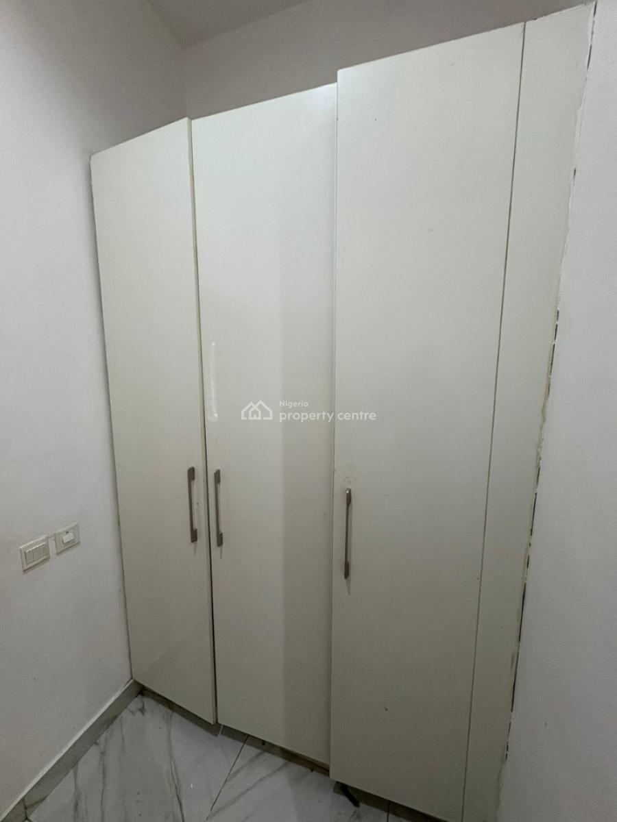 Cozy 1-bedroom Apartment with Balcony & More!, Lekki Phase 1, Lekki, Lagos, Flat / Apartment for Rent