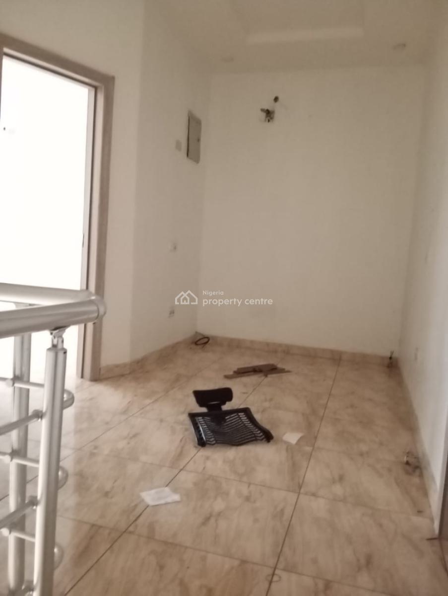 *  *serviced 4 Bedroom Terrace Duplex in Royal Pine Est, Toll Gate Eleganza Orchid, Lekki, Lagos, Terraced Duplex for Rent