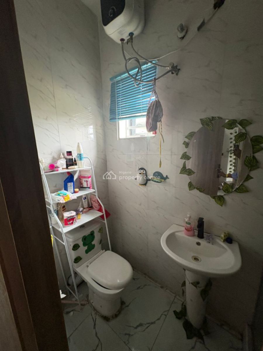 Single Room in a Shared Apartment, Lekki, Lagos, Flat / Apartment for Rent