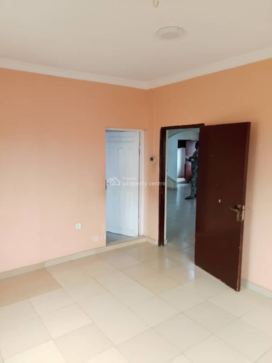 Lovely  3 Bedroom Flat, Upstairs, All Rooms En Suite at Olowora, Olowora, Olowora, Magodo, Lagos, Flat / Apartment for Rent