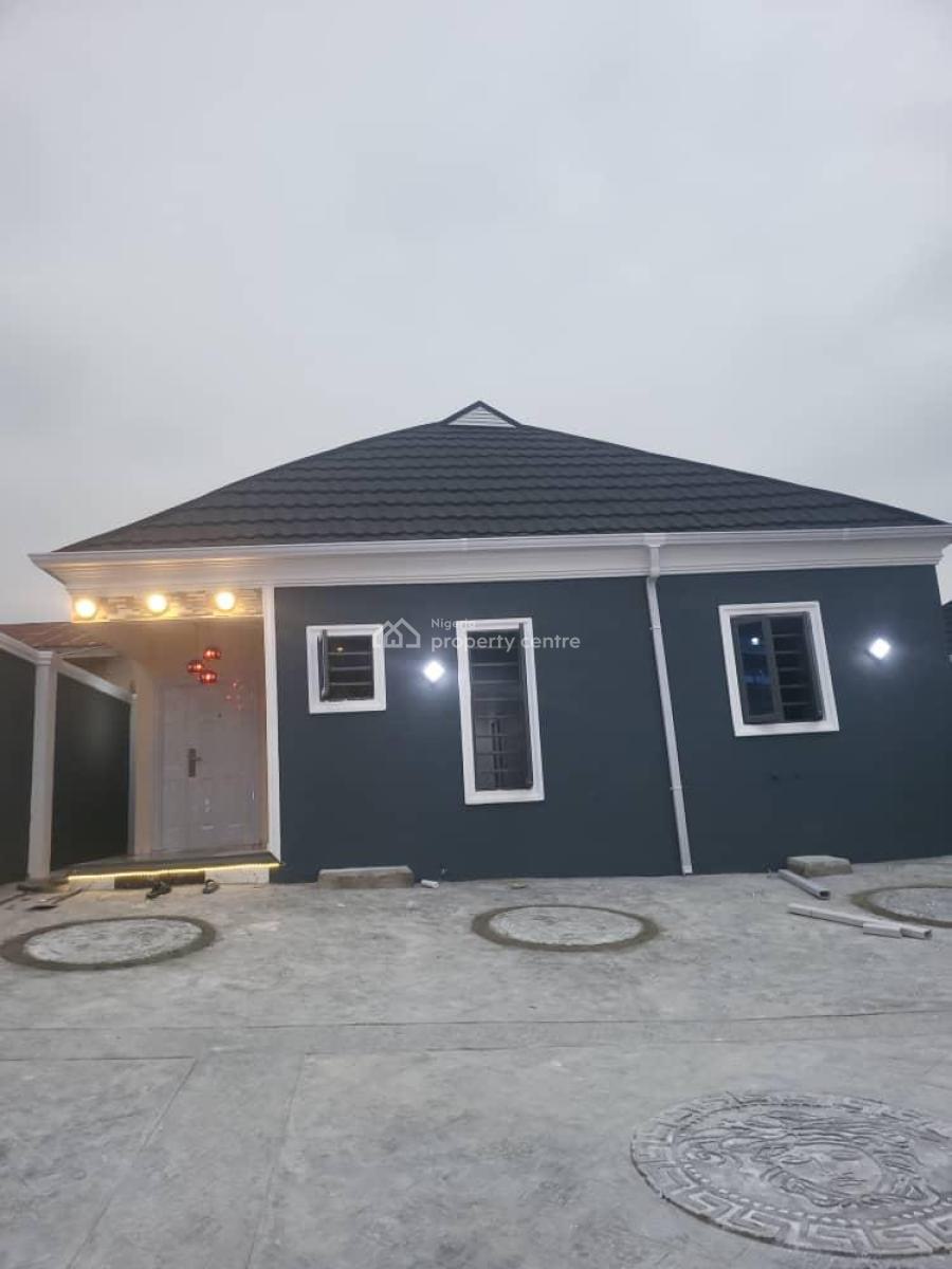 Newly Built 3 Bedrooms Bungalow Home + Bq & Security Post on 500 Sqm, Olofa Royal Estate, Elebu Off Akala Expressway, Ibadan, Oyo, Detached Bungalow for Sale