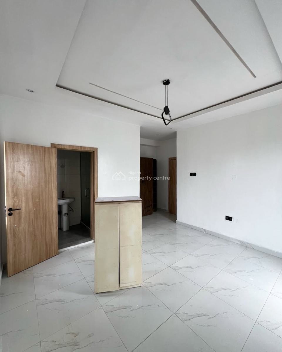 2 Bedroom Apartment Available, Ologolo, Lekki, Lagos, Flat / Apartment for Rent