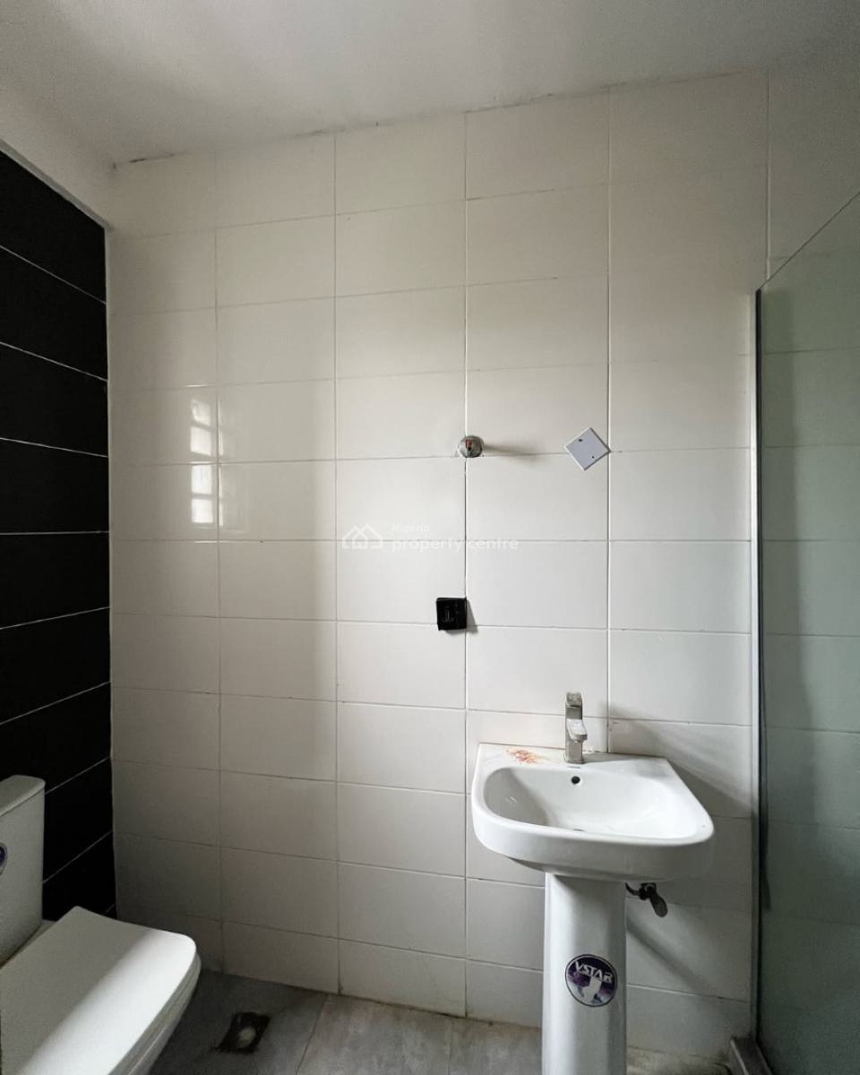 2 Bedroom Apartment Available, Ologolo, Lekki, Lagos, Flat / Apartment for Rent