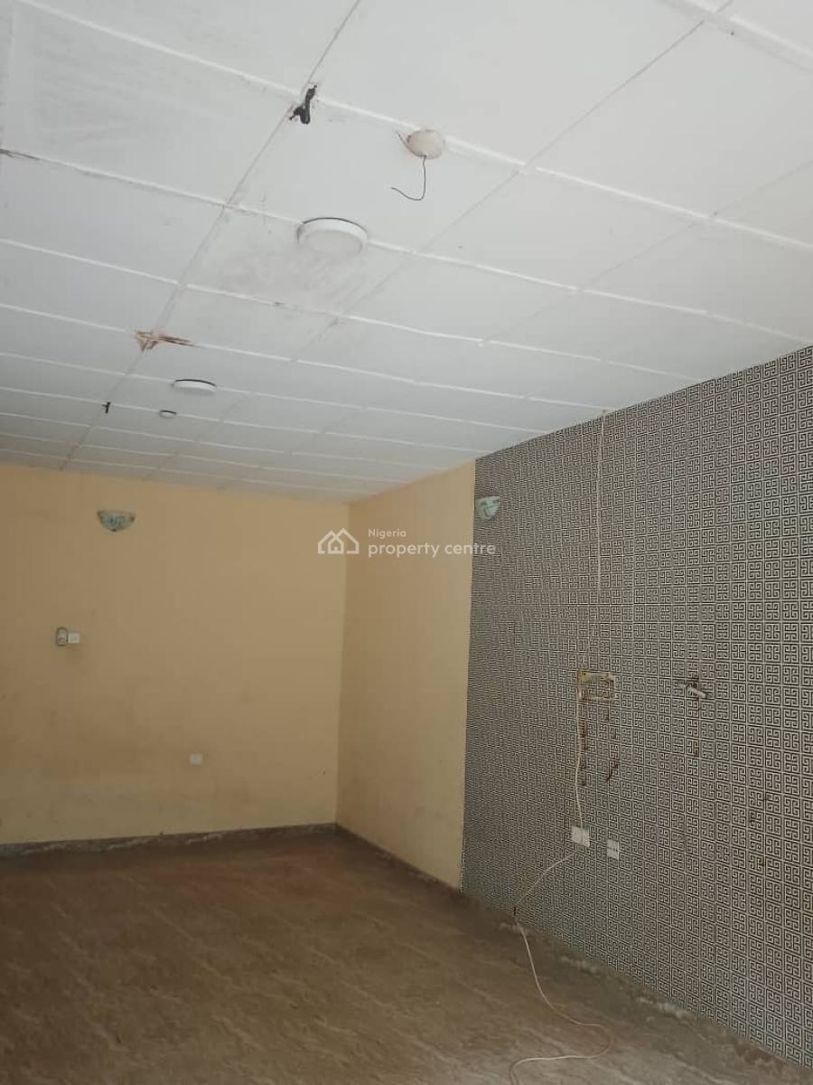 a Clean 2 Bedroom Apartment, Lucky Fiber Road, Ikorodu, Lagos, Flat / Apartment for Rent
