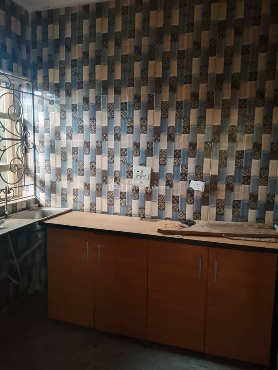 a Clean 2 Bedroom Apartment, Lucky Fiber Road, Ikorodu, Lagos, Flat / Apartment for Rent