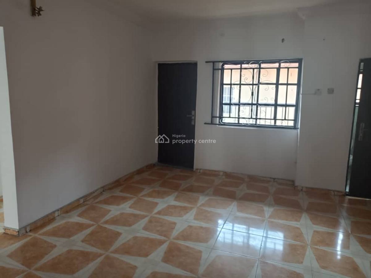 Executive Renovated 3bedroom Flat Apartment in Estate, Estate Ojodu, Ojodu, Lagos, Block of Flats for Sale