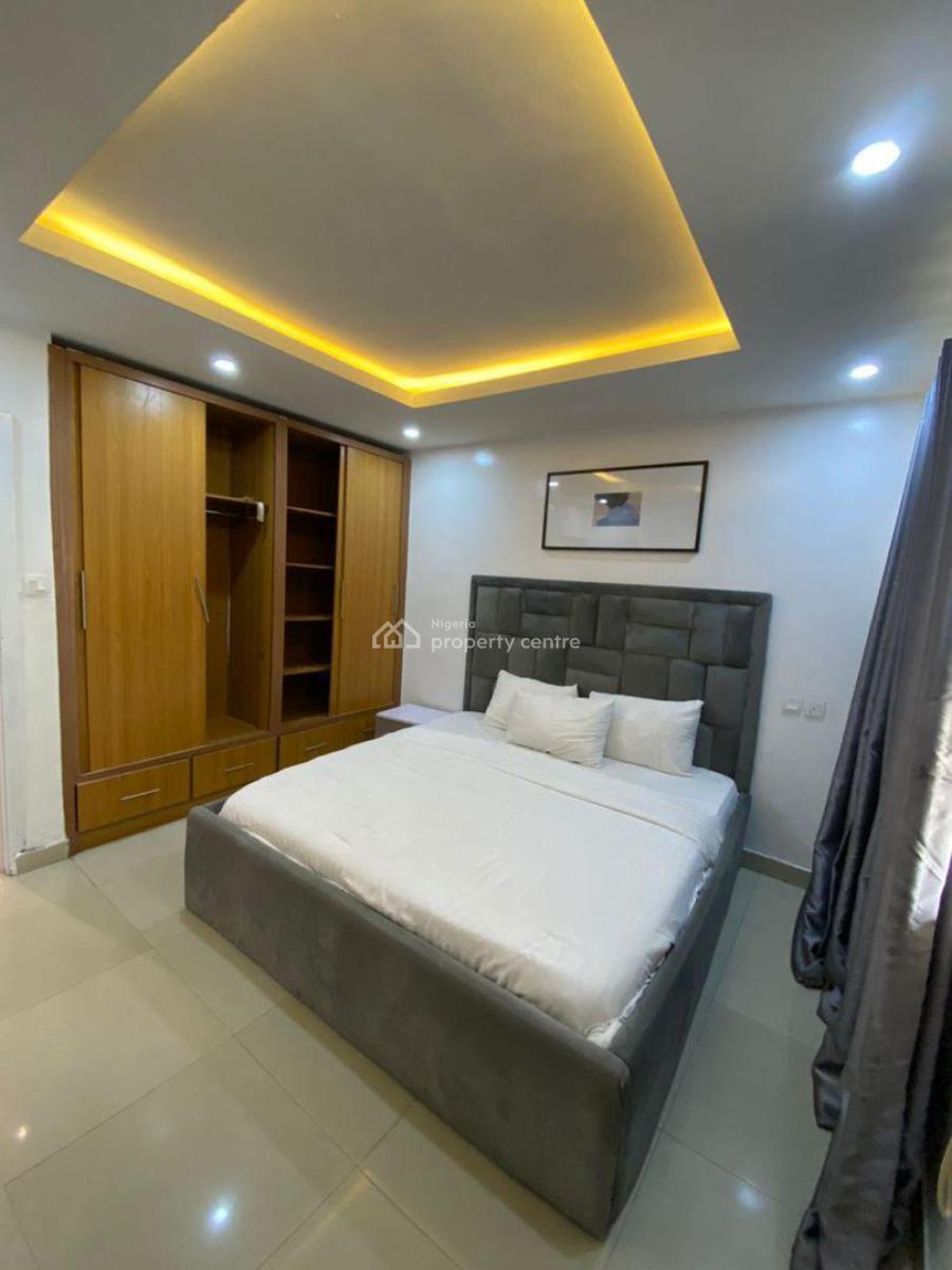 2 Bedrooms Waterfront  Apartment in a Secured Estate, Lekki Phase 1, Lekki, Lagos, Flat / Apartment Short Let