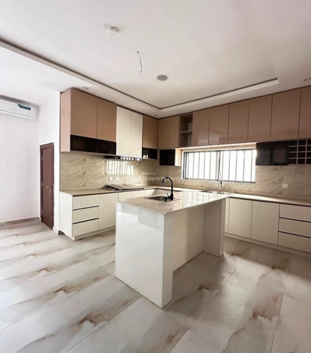 Well-structured 5 Bedroom Semi-detached Duplex, Lekki Phase 1, Lekki, Lagos, Semi-detached Bungalow for Sale
