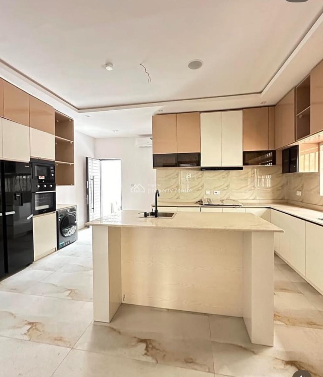 Well-structured 5 Bedroom Semi-detached Duplex, Lekki Phase 1, Lekki, Lagos, Semi-detached Bungalow for Sale