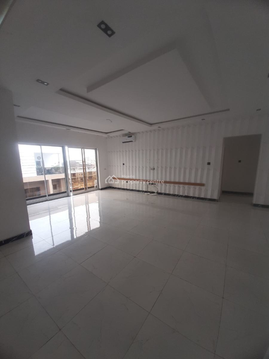 Serviced with 24/7 Power Supply 3 Bedroom En-suite Penthouse Flat with, Lekki Phase 1, Lekki, Lagos, Flat / Apartment for Rent