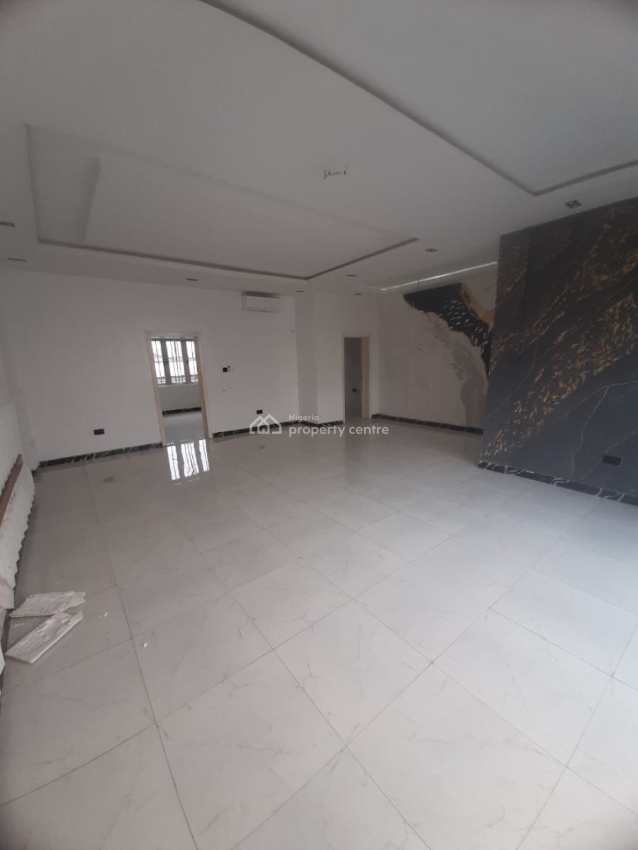 Serviced with 24/7 Power Supply 3 Bedroom En-suite Penthouse Flat with, Lekki Phase 1, Lekki, Lagos, Flat / Apartment for Rent