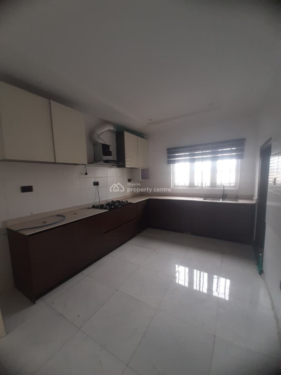 Serviced with 24/7 Power Supply 3 Bedroom En-suite Penthouse Flat with, Lekki Phase 1, Lekki, Lagos, Flat / Apartment for Rent