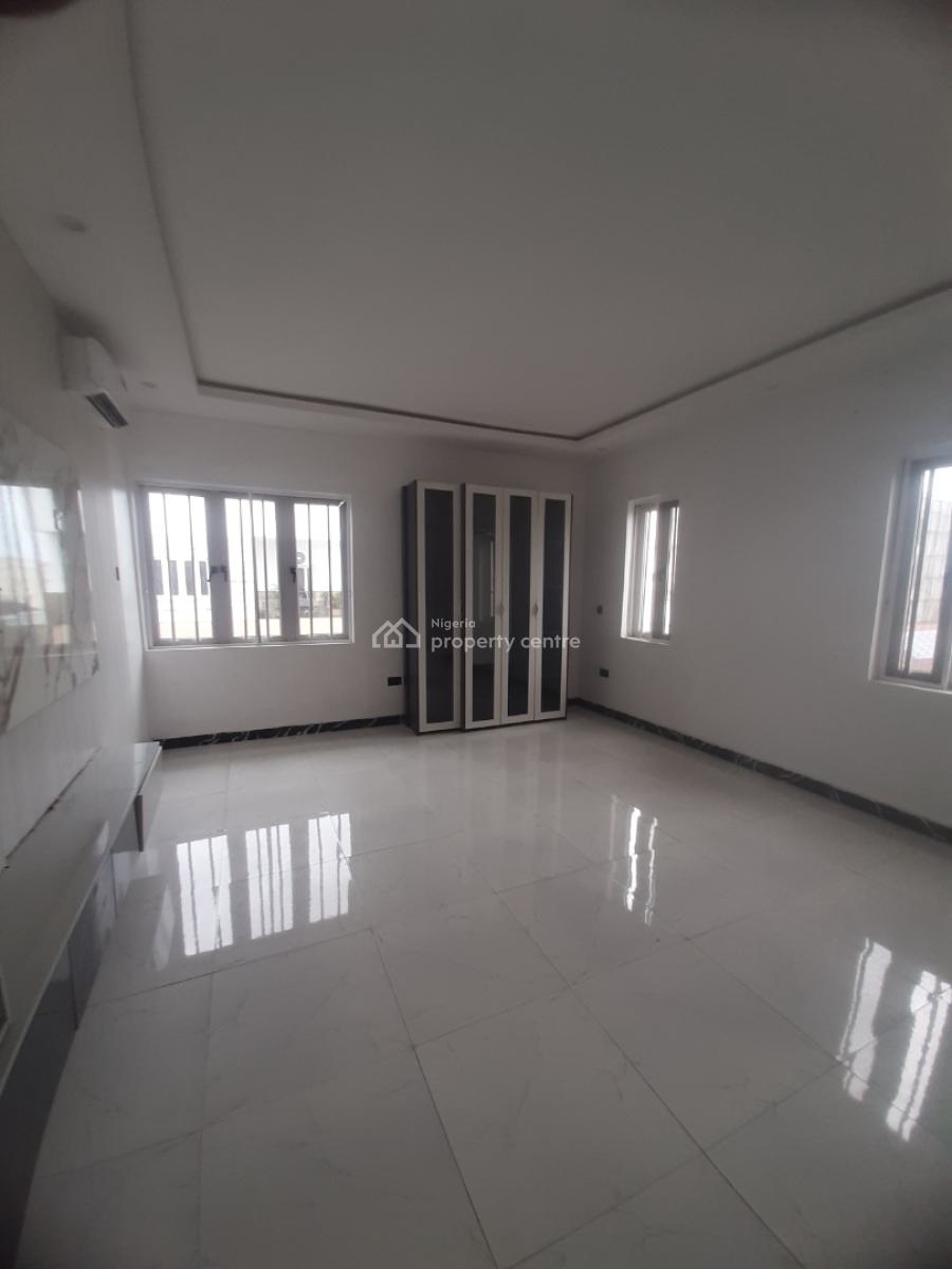 Serviced with 24/7 Power Supply 3 Bedroom En-suite Penthouse Flat with, Lekki Phase 1, Lekki, Lagos, Flat / Apartment for Rent