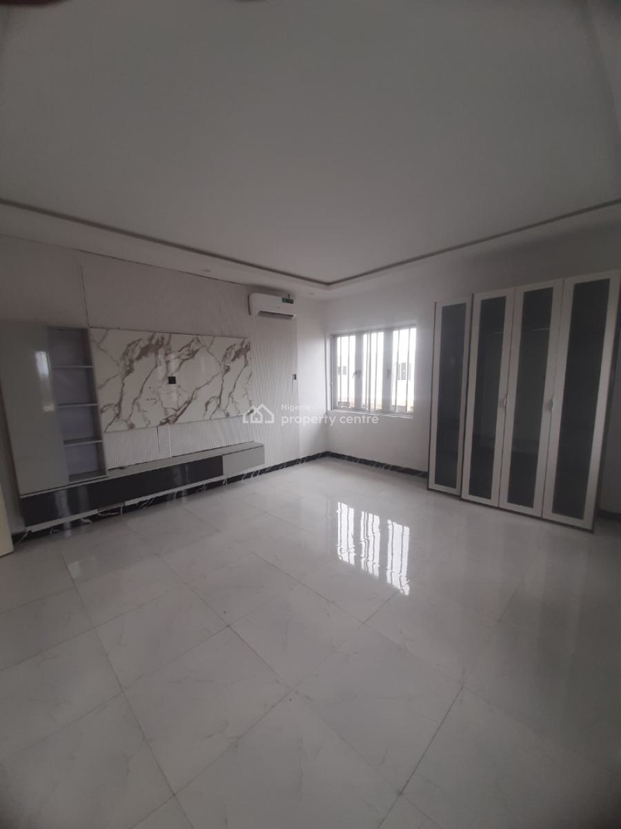 Serviced with 24/7 Power Supply 3 Bedroom En-suite Penthouse Flat with, Lekki Phase 1, Lekki, Lagos, Flat / Apartment for Rent