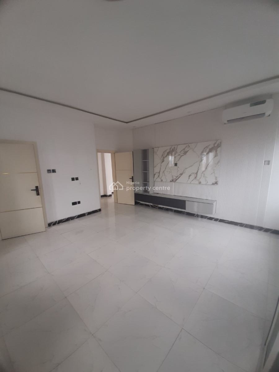 Serviced with 24/7 Power Supply 3 Bedroom En-suite Penthouse Flat with, Lekki Phase 1, Lekki, Lagos, Flat / Apartment for Rent