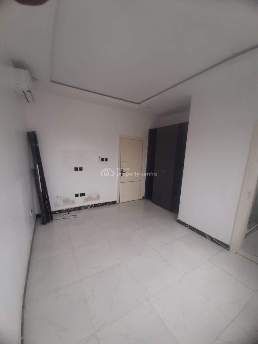 Serviced with 24/7 Power Supply 3 Bedroom En-suite Penthouse Flat with, Lekki Phase 1, Lekki, Lagos, Flat / Apartment for Rent