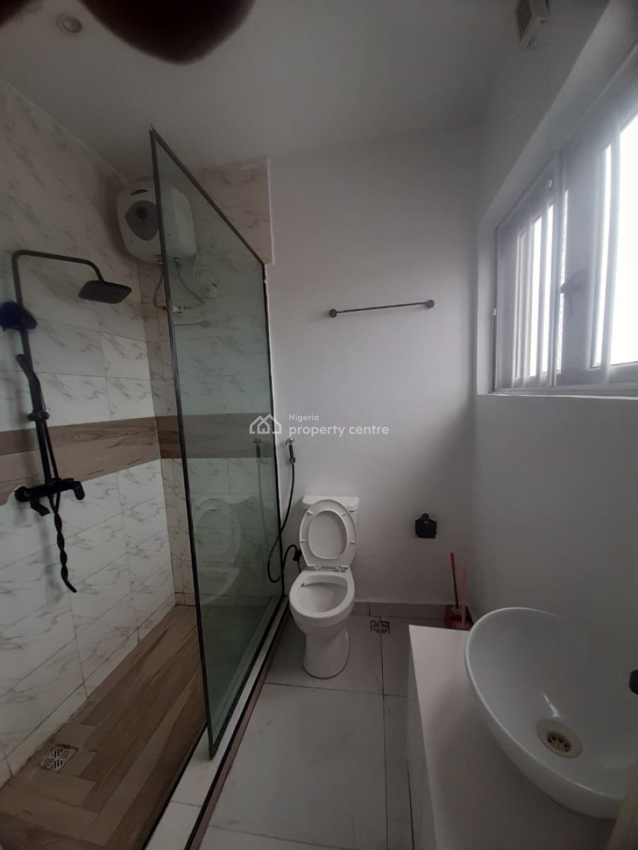 Serviced with 24/7 Power Supply 3 Bedroom En-suite Penthouse Flat with, Lekki Phase 1, Lekki, Lagos, Flat / Apartment for Rent