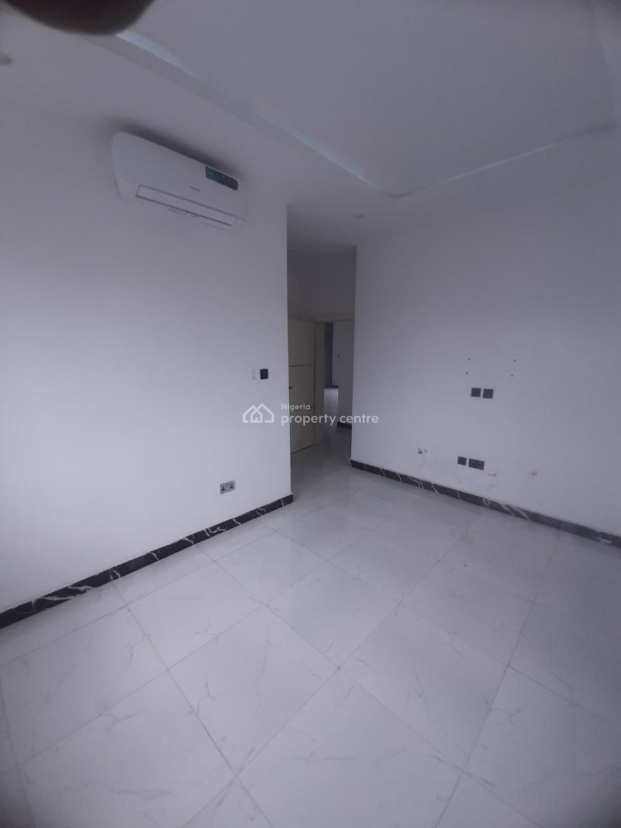 Serviced with 24/7 Power Supply 3 Bedroom En-suite Penthouse Flat with, Lekki Phase 1, Lekki, Lagos, Flat / Apartment for Rent