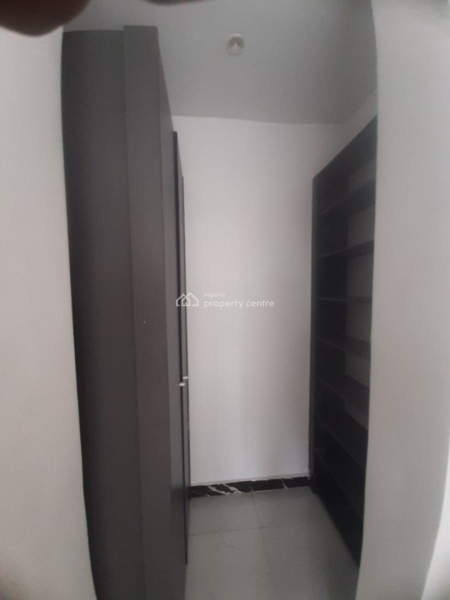 Serviced with 24/7 Power Supply 3 Bedroom En-suite Penthouse Flat with, Lekki Phase 1, Lekki, Lagos, Flat / Apartment for Rent
