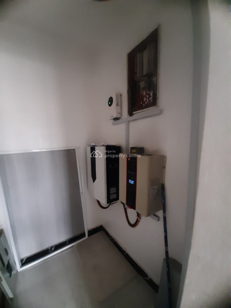 Serviced with 24/7 Power Supply 3 Bedroom En-suite Penthouse Flat with, Lekki Phase 1, Lekki, Lagos, Flat / Apartment for Rent
