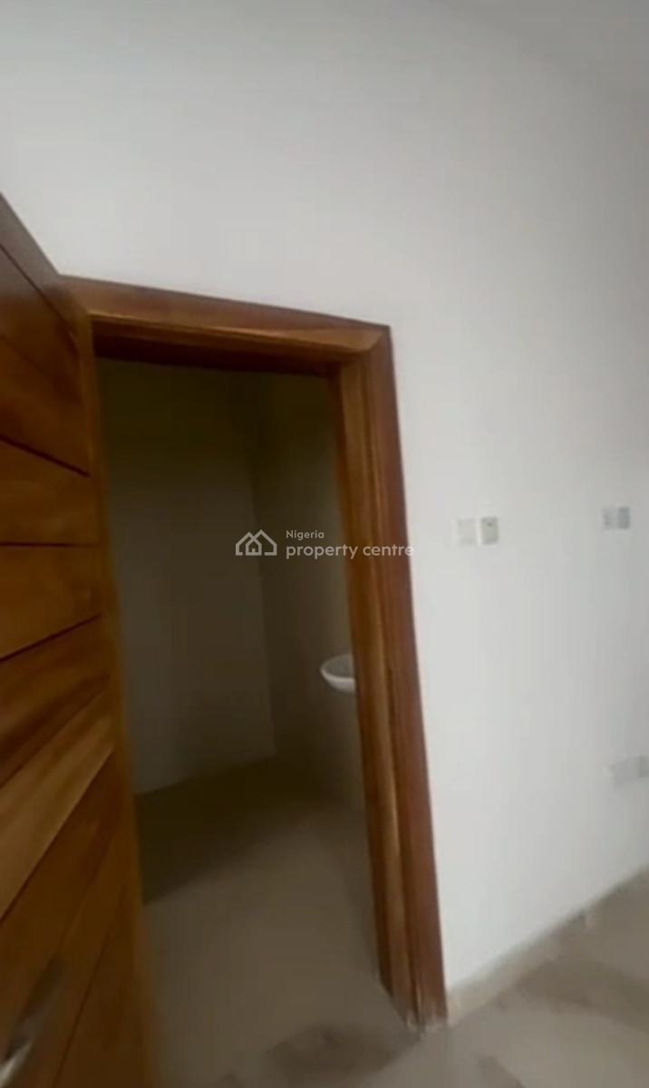 Massive 1 Bedroom Apartment ( Upstairs) Sharing Fitted Kitchen -video, After Round About Orchid Road, Lekki, Lagos, Mini Flat (room and Parlour) for Rent