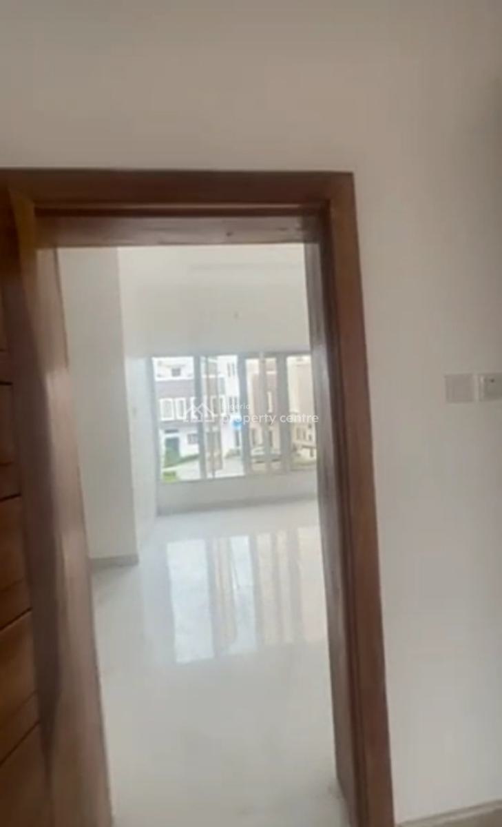 Massive 1 Bedroom Apartment ( Upstairs) Sharing Fitted Kitchen -video, After Round About Orchid Road, Lekki, Lagos, Mini Flat (room and Parlour) for Rent