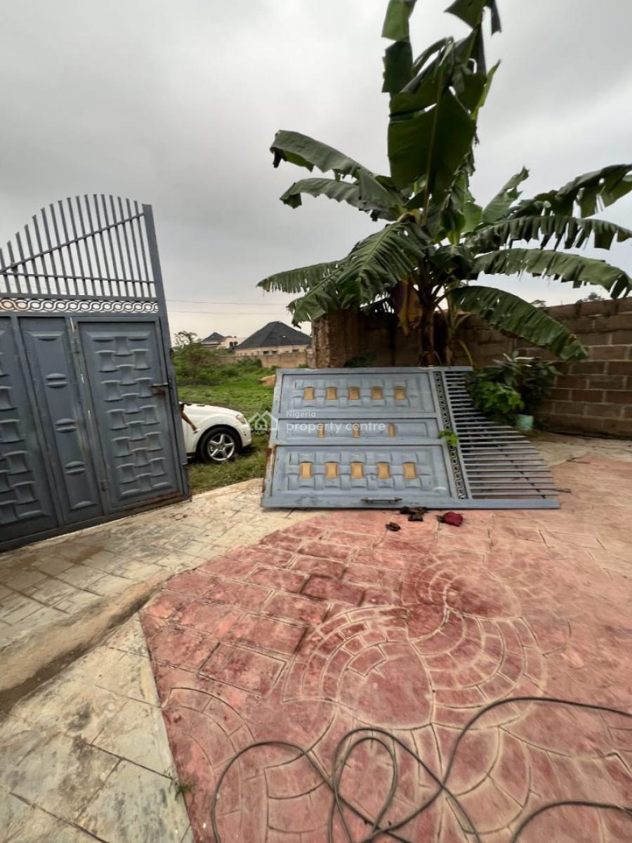 Well Maintained 2bedrooms Bungalow, Adebomi Off Akala Expressway, Challenge, Ibadan, Oyo, Detached Bungalow for Sale