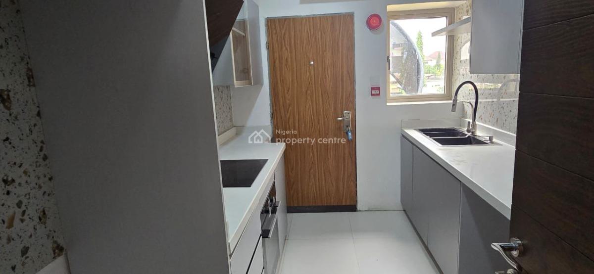 Well Maintained 2 Bedroom Upper Floor Apartment, Banana Island, Ikoyi, Lagos, Flat / Apartment for Sale