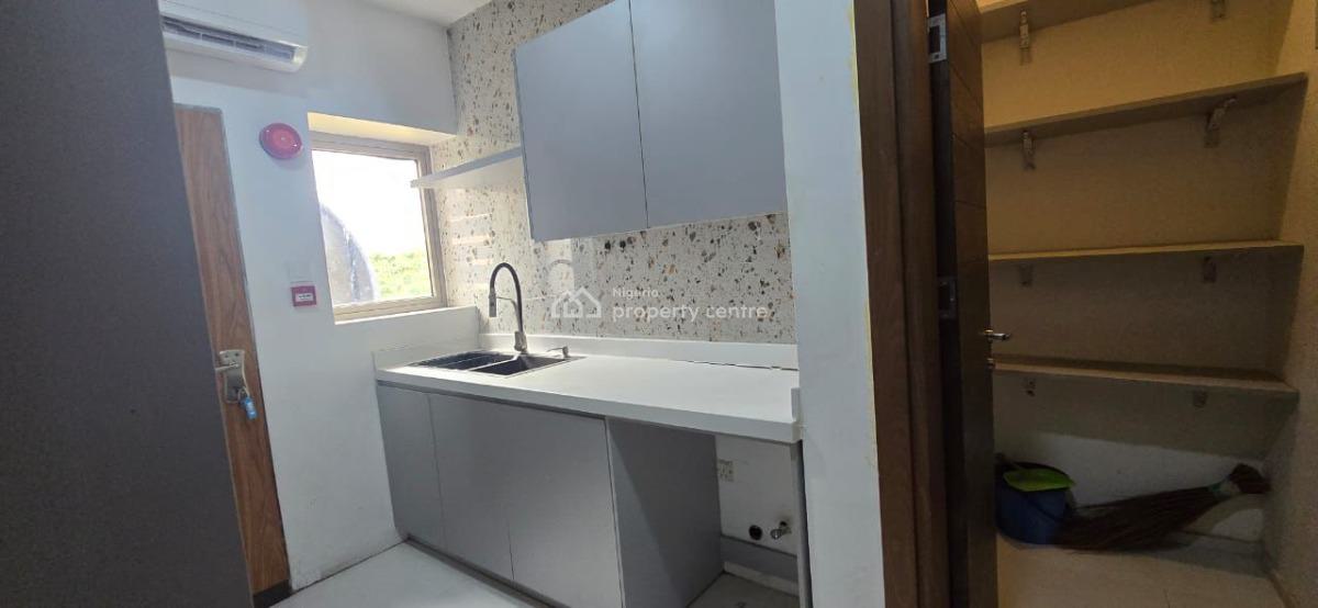 Well Maintained 2 Bedroom Upper Floor Apartment, Banana Island, Ikoyi, Lagos, Flat / Apartment for Sale