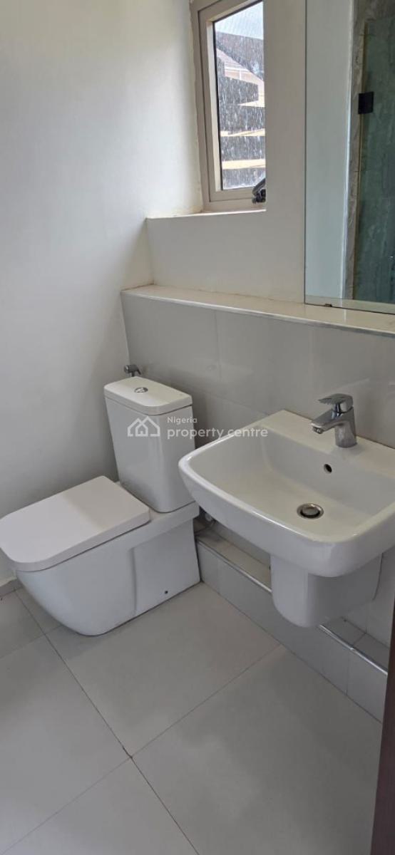 Well Maintained 2 Bedroom Upper Floor Apartment, Banana Island, Ikoyi, Lagos, Flat / Apartment for Sale