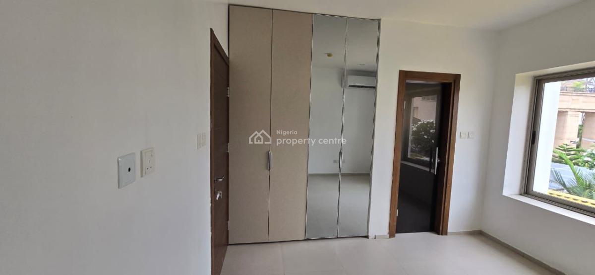 Well Maintained 2 Bedroom Upper Floor Apartment, Banana Island, Ikoyi, Lagos, Flat / Apartment for Sale