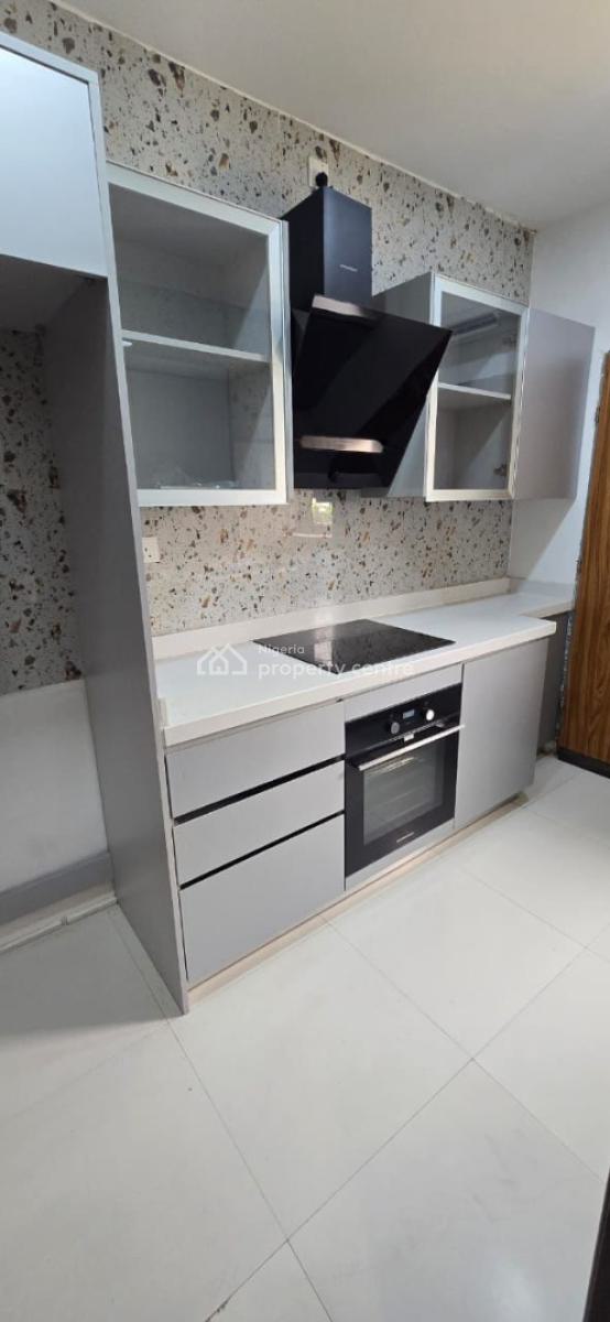 Well Maintained 2 Bedroom Upper Floor Apartment, Banana Island, Ikoyi, Lagos, Flat / Apartment for Sale
