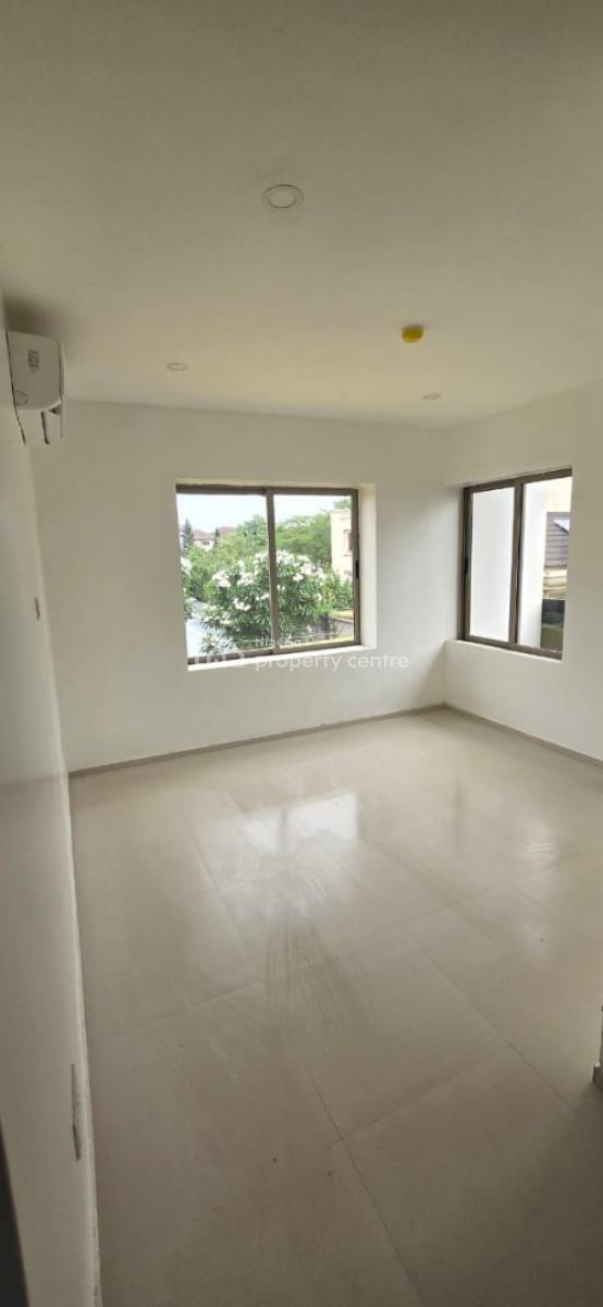 Well Maintained 2 Bedroom Upper Floor Apartment, Banana Island, Ikoyi, Lagos, Flat / Apartment for Sale