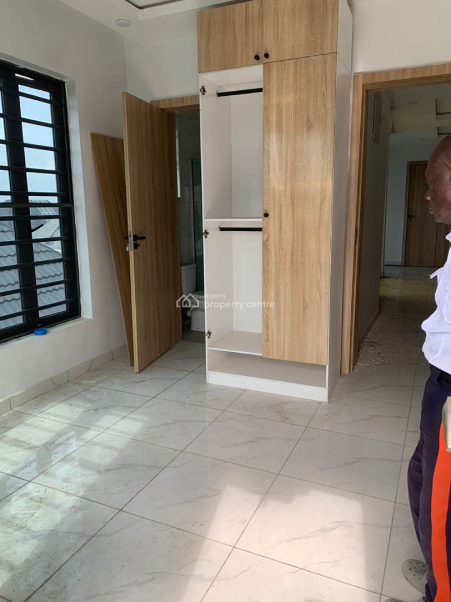 Exclusive 2 Bedroom Apartment with Inverter and 4 Air Condition, Ologolo, Lekki, Lagos, Flat / Apartment for Rent