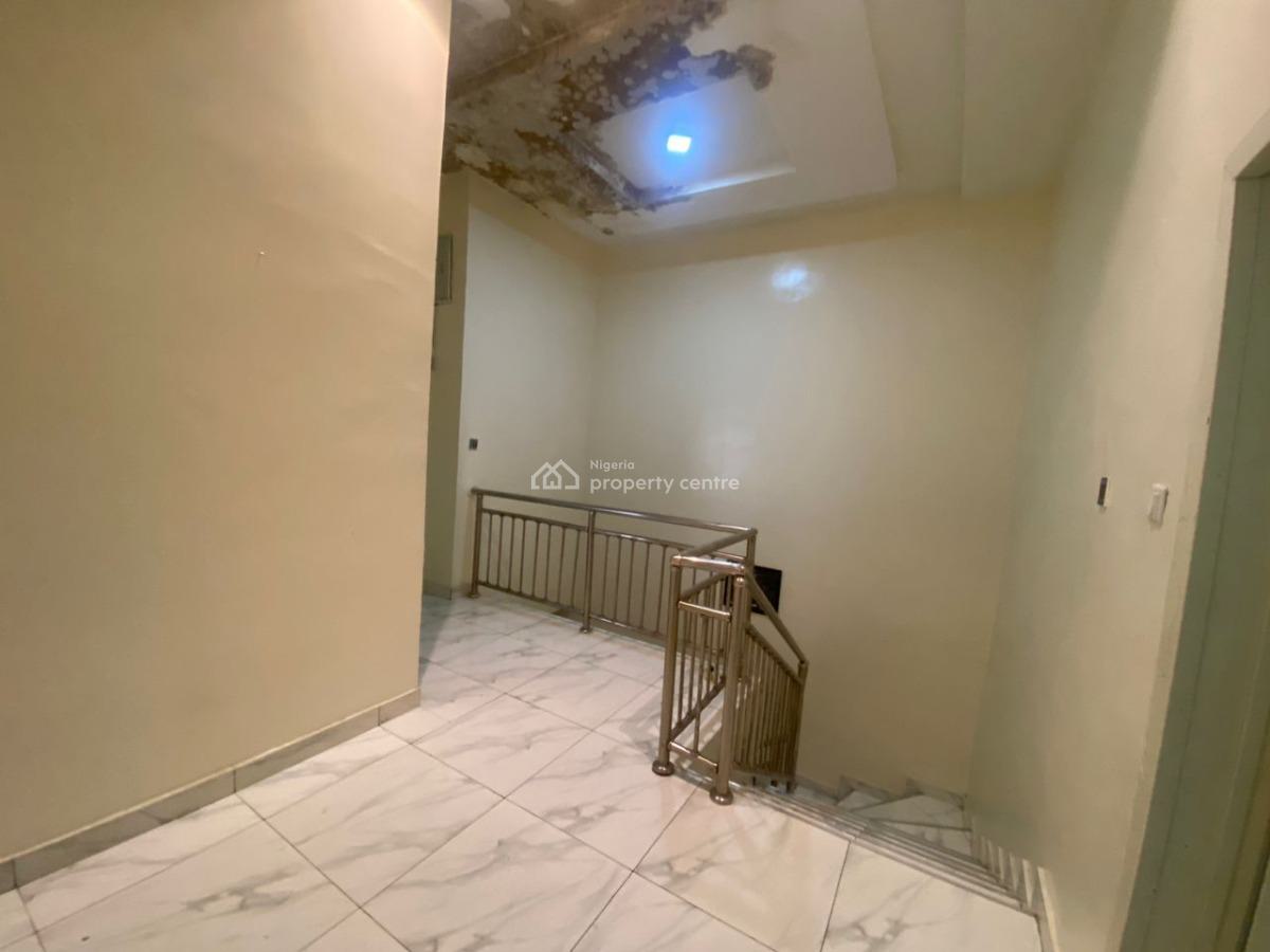 Well Maintained 4 Bedroom Semi Detached House with Bq, Estate on Chevron Alternative Route By Second Toll Gate, Lekki Phase 1, Lekki, Lagos, Semi-detached Duplex for Sale