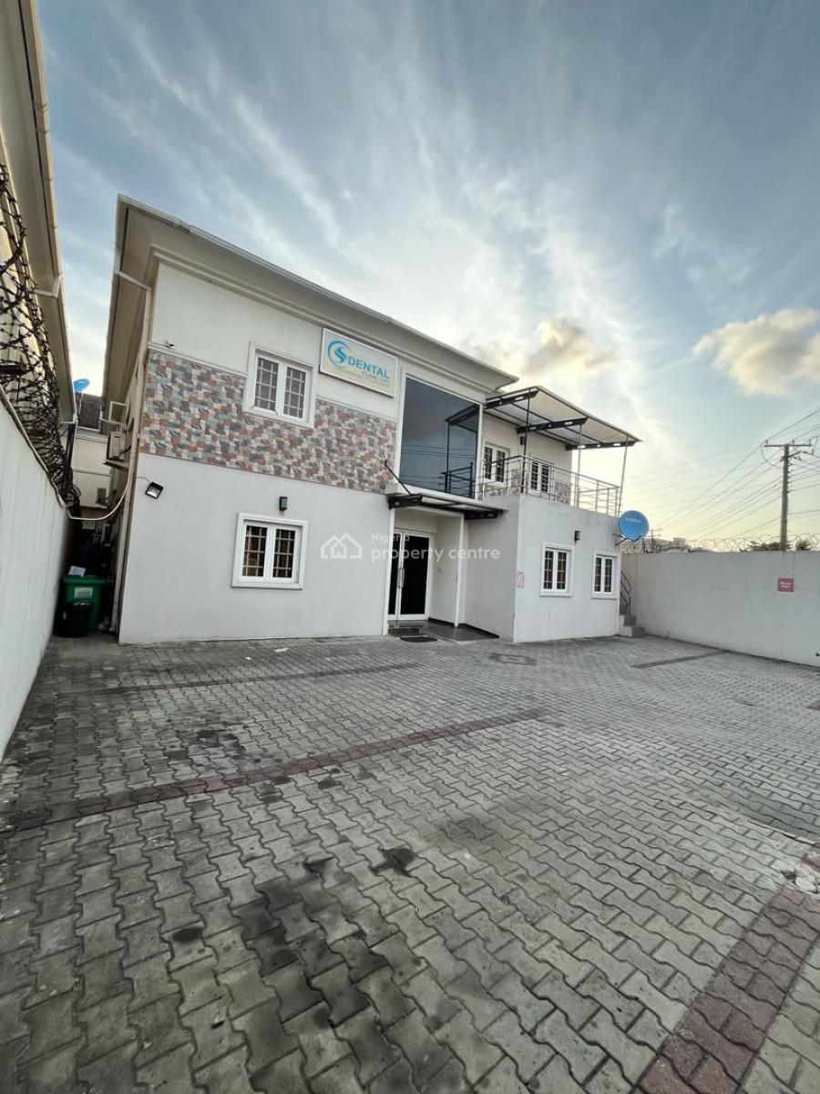 Beautiful 4 Bedroom Detached with Bq, Lekki Phase 1, Lekki, Lagos, Block of Flats for Sale