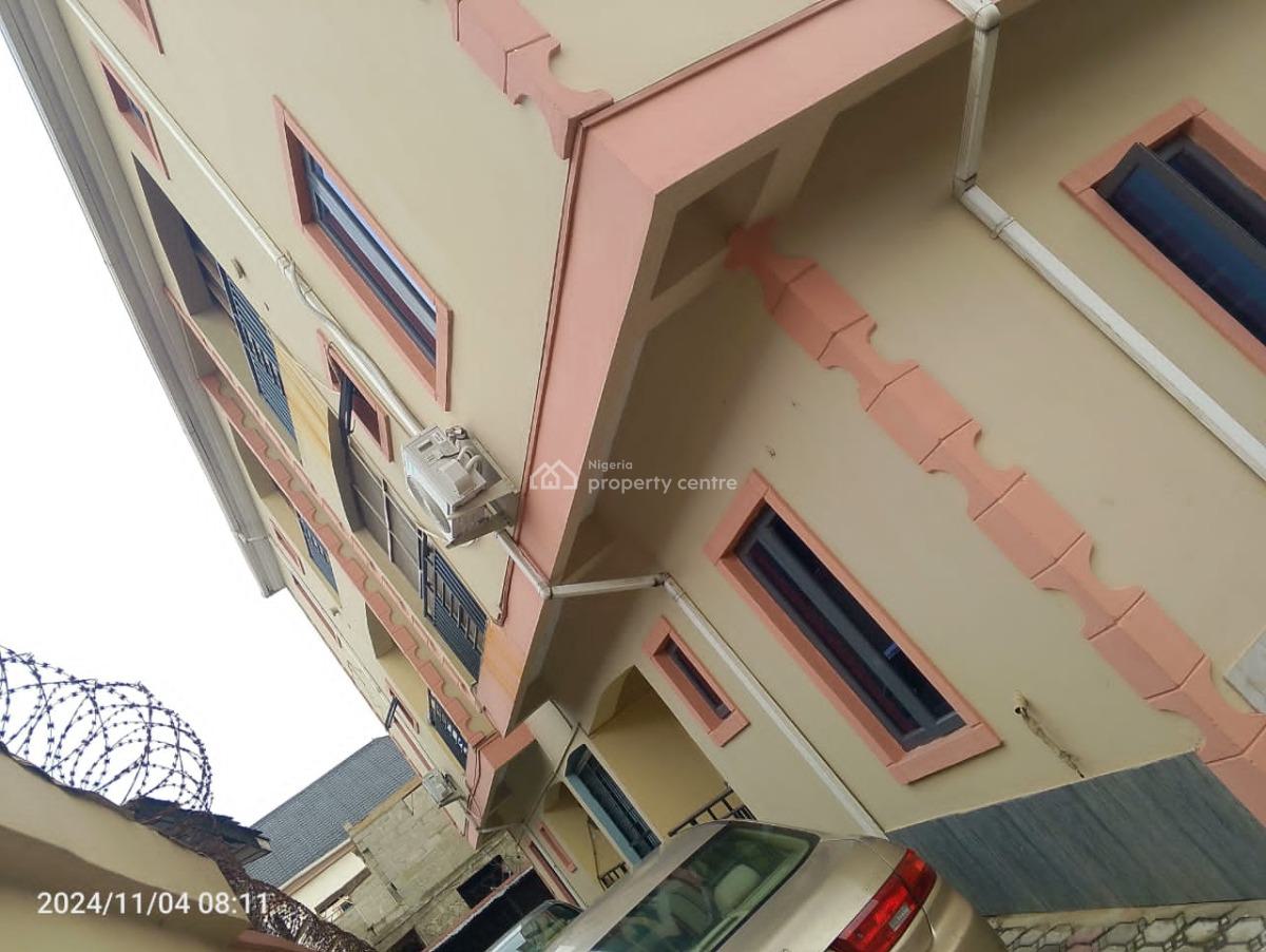 Clean 2bedrom Flat Upstairs All Rooms Ensuite, Yaba, Yaba, Lagos, Flat / Apartment for Rent