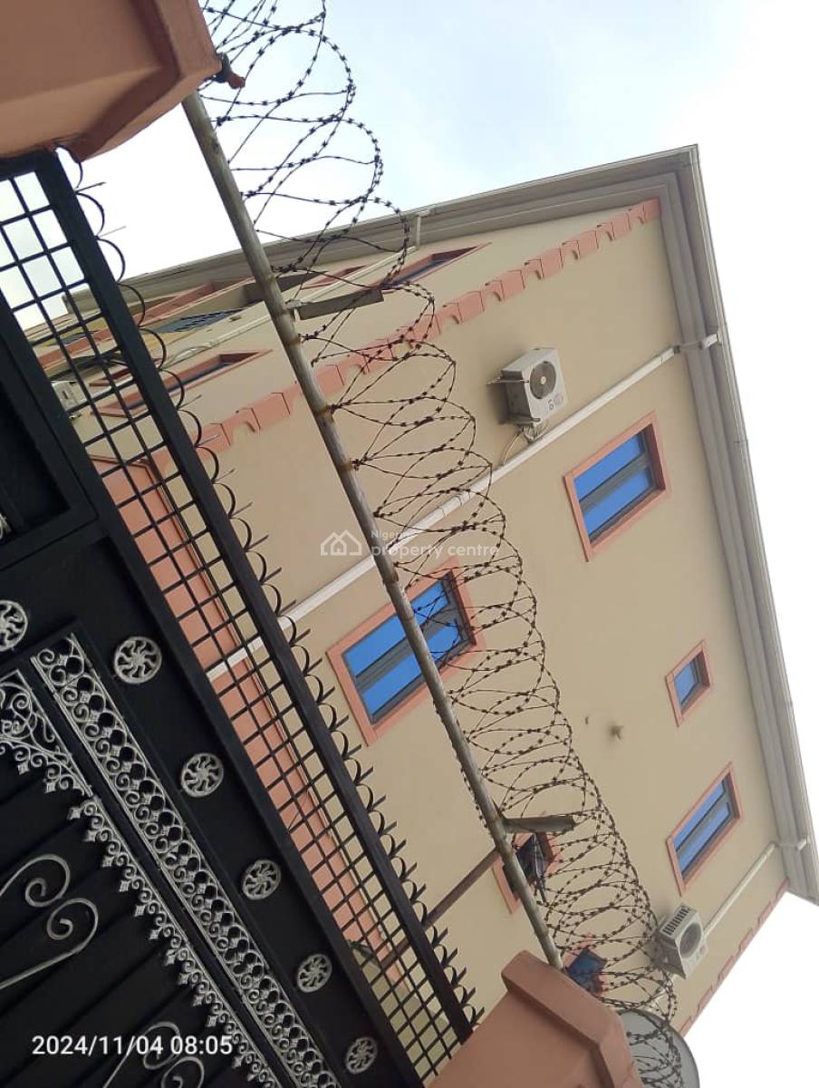 Clean 2bedrom Flat Upstairs All Rooms Ensuite, Yaba, Yaba, Lagos, Flat / Apartment for Rent